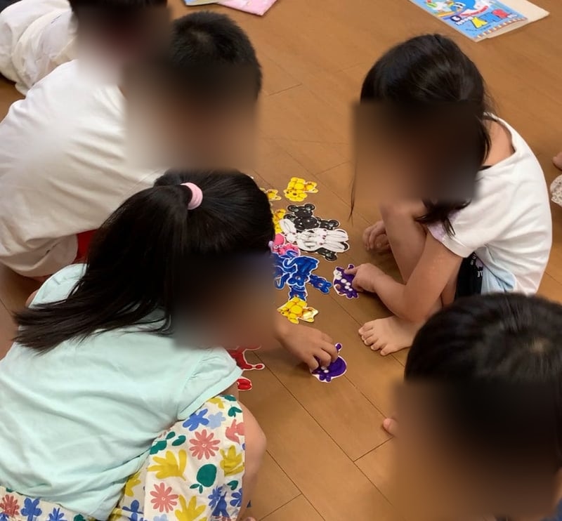 みんなでカードに取り組む時間